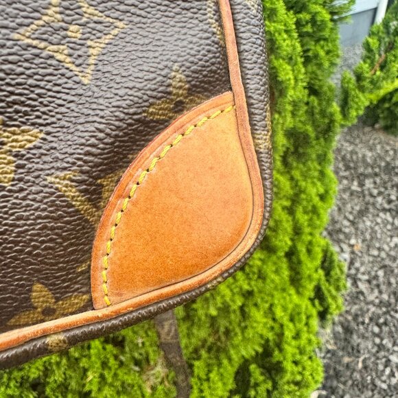 Louis Vuitton Monogram Canvas Amazone Crossbody Bag - Picture 9 of 17